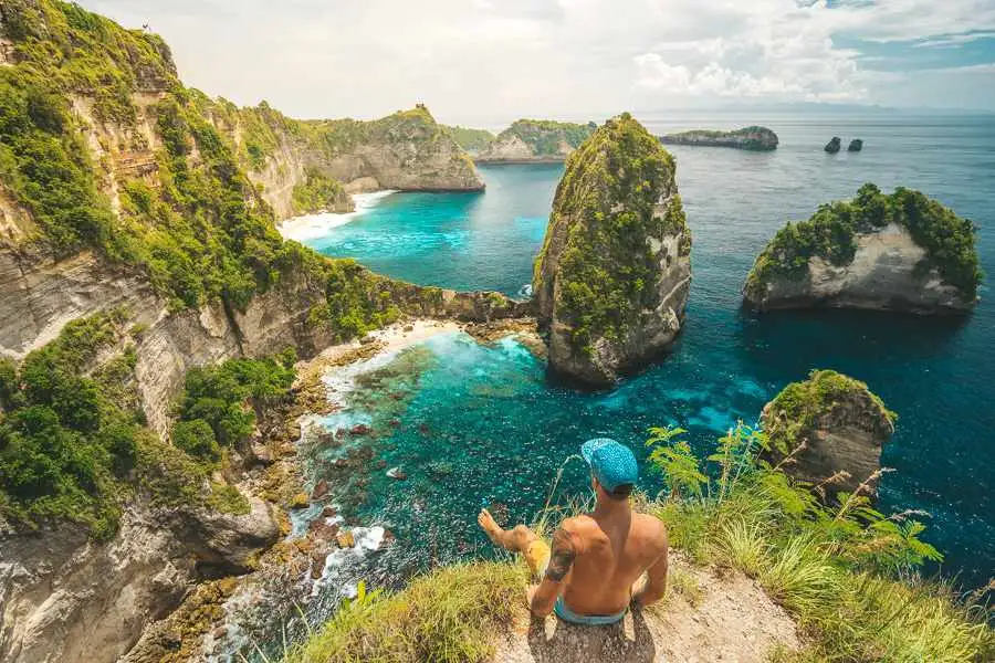 Tour Bali Indonesia tham quan biển đảo và đền cổ