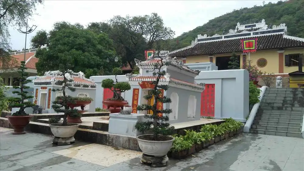Đi tour du lịch An Giang bạn phải viếng thăm lăng Thoại Ngọc Hầu nữa nhé.