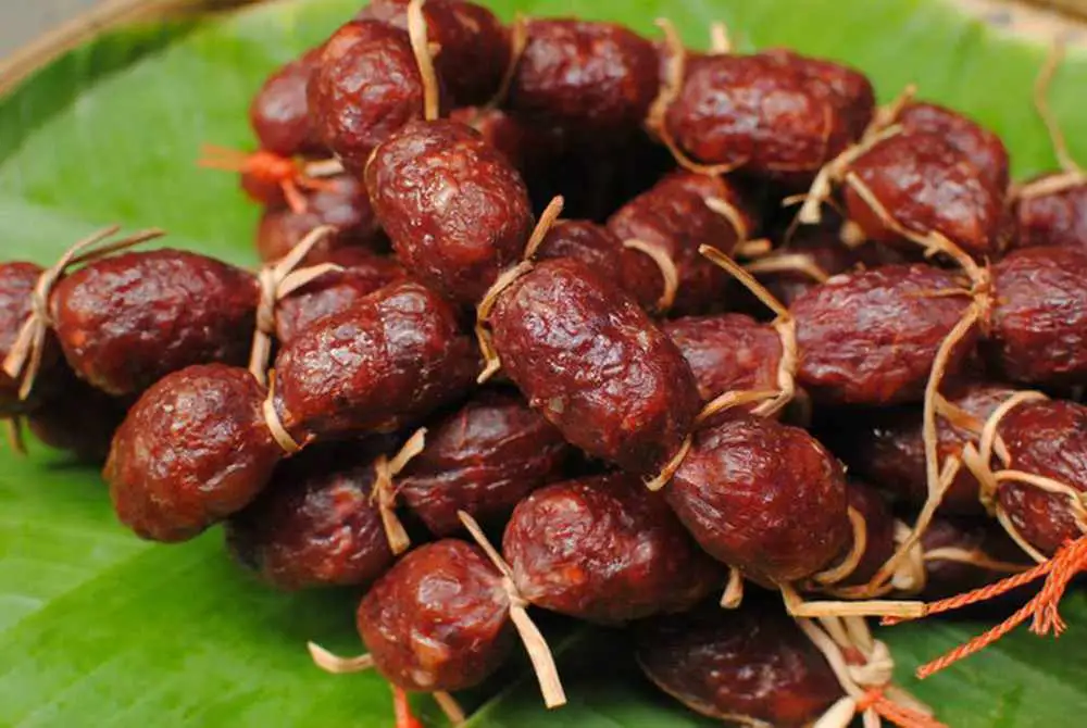 Nhìn giống lạp xưởng vậy thôi chứ hương vị khác biệt vô cùng. Tour An Giang.