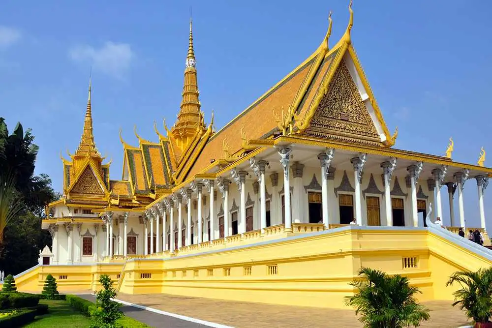 Hoàng cung Campuchia trong tour Phnom Penh