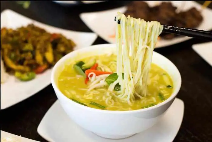 Món Nom Banh Chok truyền thống của Campuchia