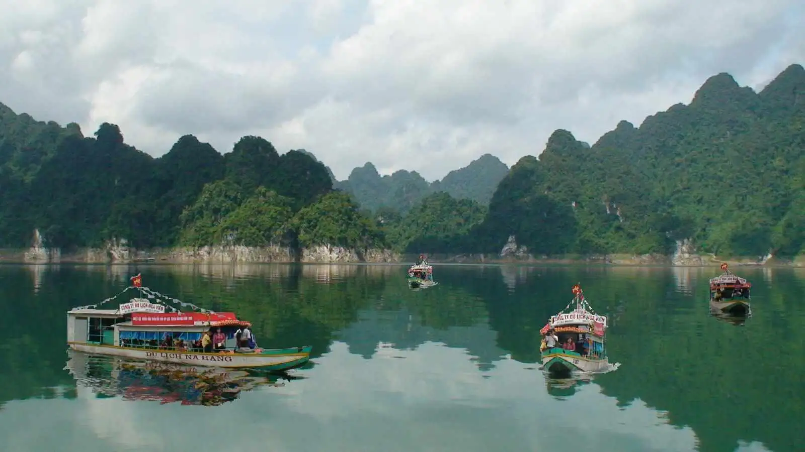 Hồ Na Hang giữa những dãy núi Tuyên Quang
