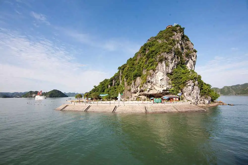 Đảo Ti Tốp trong hành trình tour Hạ Long