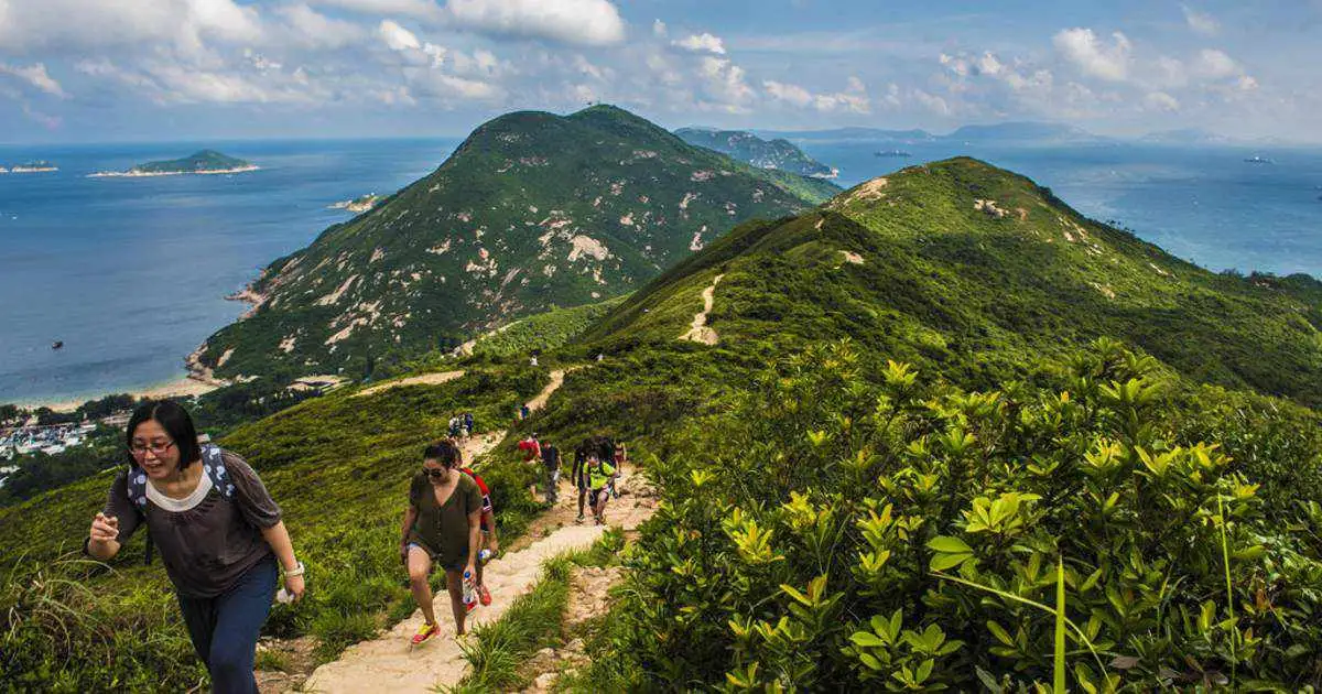 Cung đường tuyệt đẹp này rất thích hợp cho những khách du lịch Hồng Kông yêu thích vận động, khám phá.