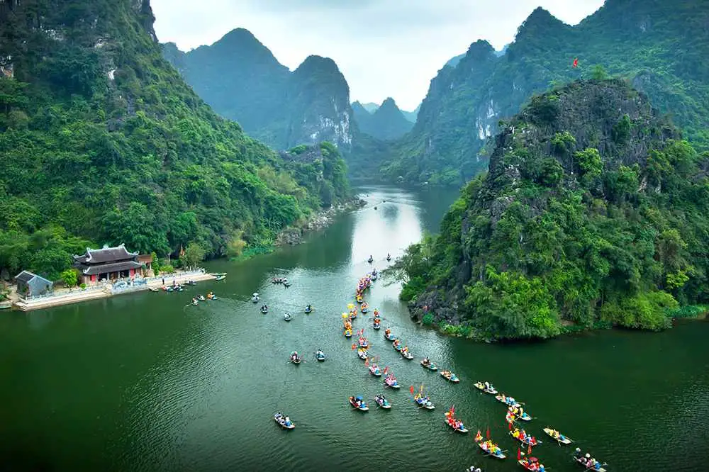 Tràng An trong hành trình tour du lịch Ninh Bình