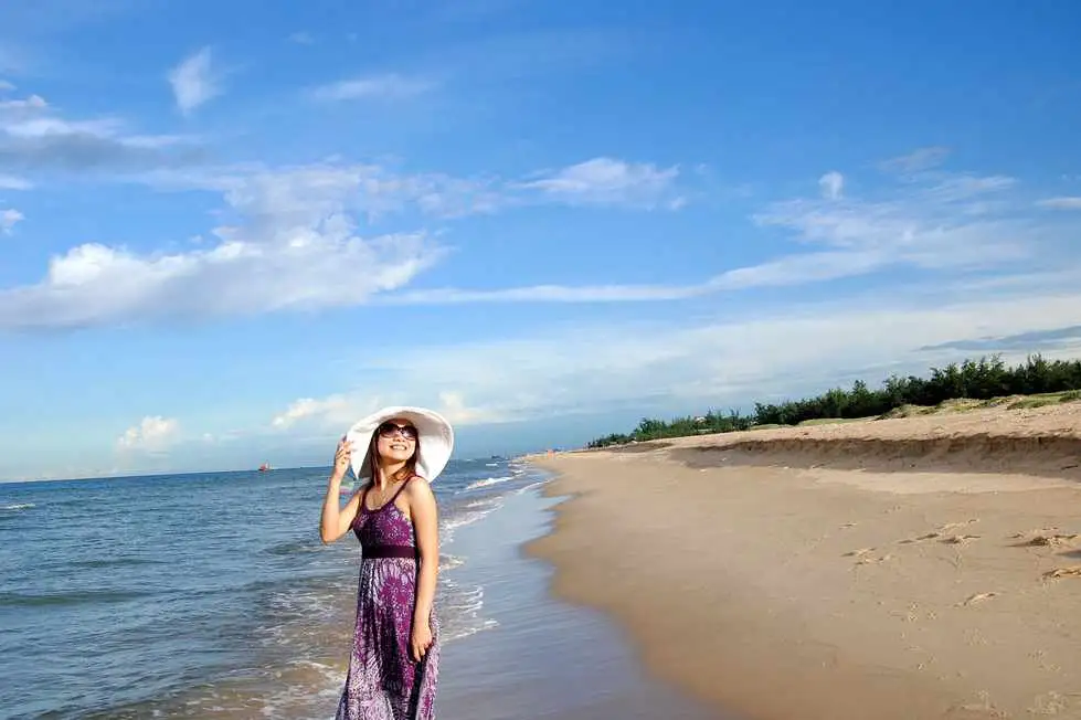 Bãi biển Nhật Lệ gần trung tâm Đồng Hới Quảng Bình