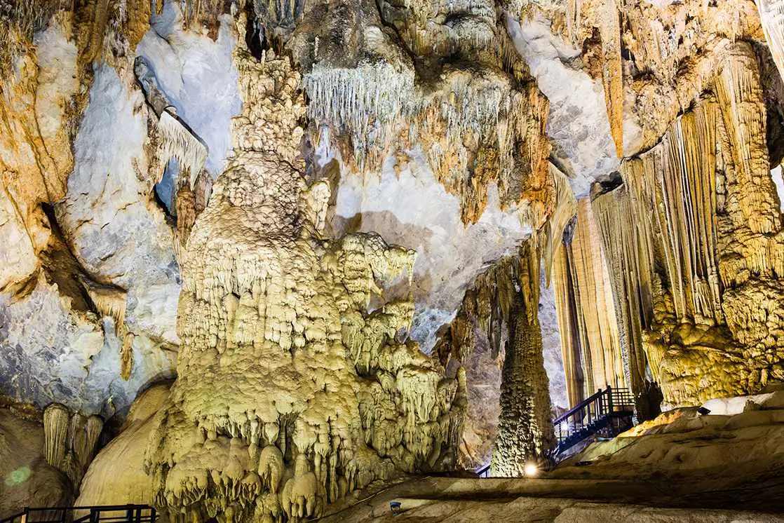 Hệ thống thạch nhũ bên trong động Thiên Đường Quảng Bình