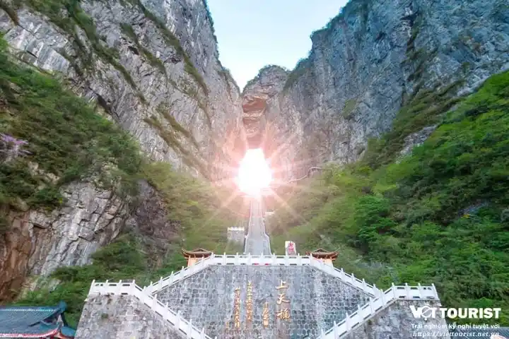 Tour Trung Quốc 5N4Đ: Nghi Xương - Trương Gia Giới - Phượng Hoàng Cổ Trấn - Thiên Môn Sơn